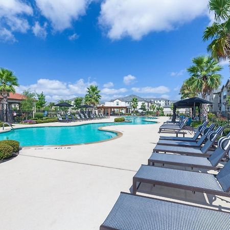 Century Stone Hill North: Bright Apartments with Gym and Pool in Pflugerville Exterior photo